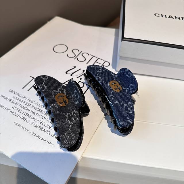 comes with a packaging box Gucci's new grab clip, elegant and beautiful, fashio