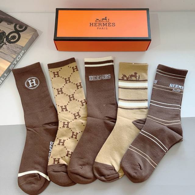 comes with packaging, 5 pairs per box. Hermes high-end version of long-leg sock