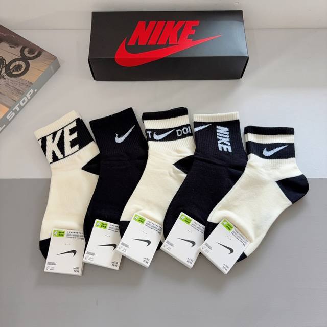 comes with packaging, 5 pairs per box new Nike mid-tube socks made of pure cott