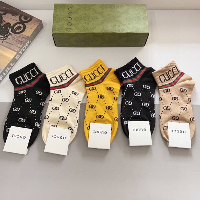 comes with a box of 5 pairs of Gucci's new mid-calf socks, made of pure cotton,