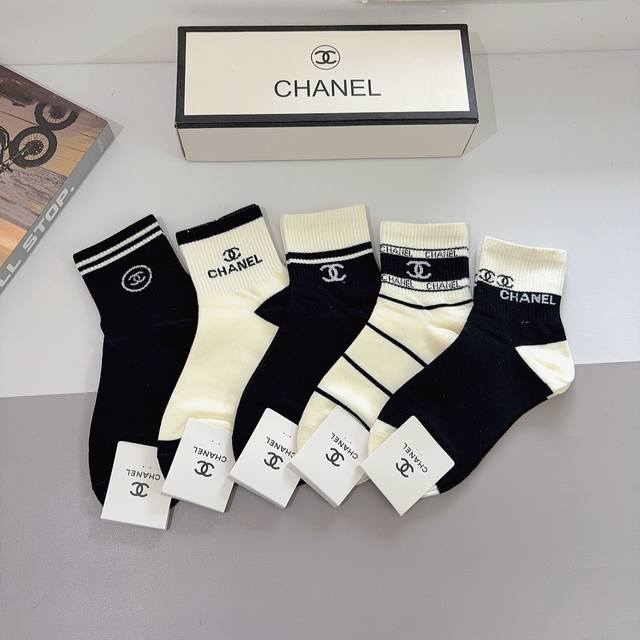 comes with packaging, 5 pairs per box Chanel classic mid-calf socks are made of