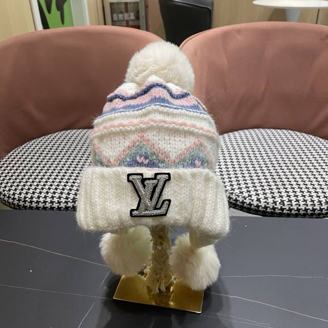 Lv Louis Vuitton plush earmuffs hat female winter celebrity warm hat Lei Feng ha