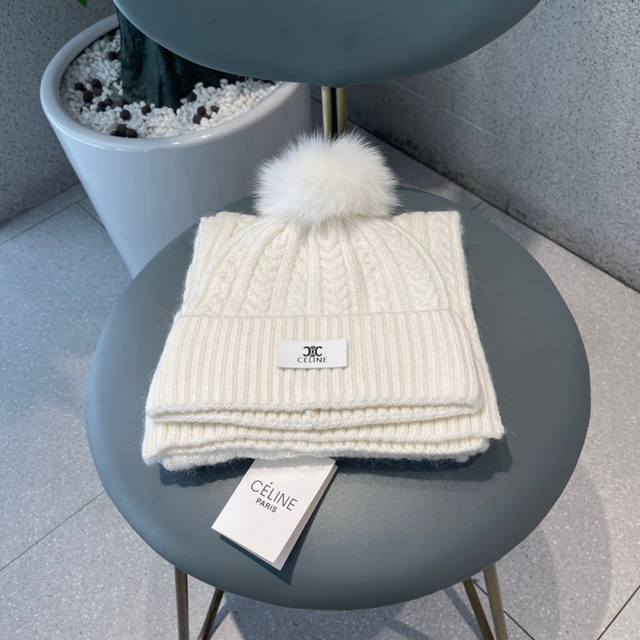 Celine wool suit hat with fox fur ball classic suit hat! Hat scarf! Warm and sup