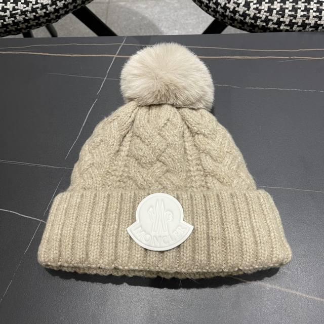 Moncler autumn and winter knitted wool warm earmuffs, plush material, very versa