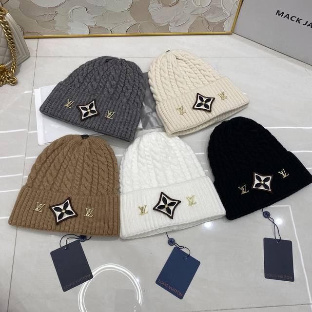 Lv cashmere cable knit hat