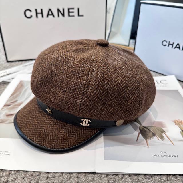 Chanel Chanel new rivet five-pointed star octagonal hat, high version original q