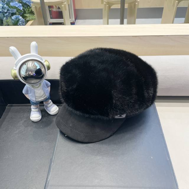 Celine Celine imitation mink plush beret women's winter face show small newsboy