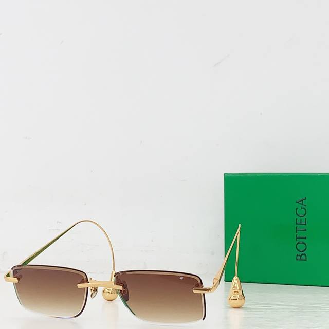 Bottega Venet* Model: Bv1699La Size: 56 ports 17-145