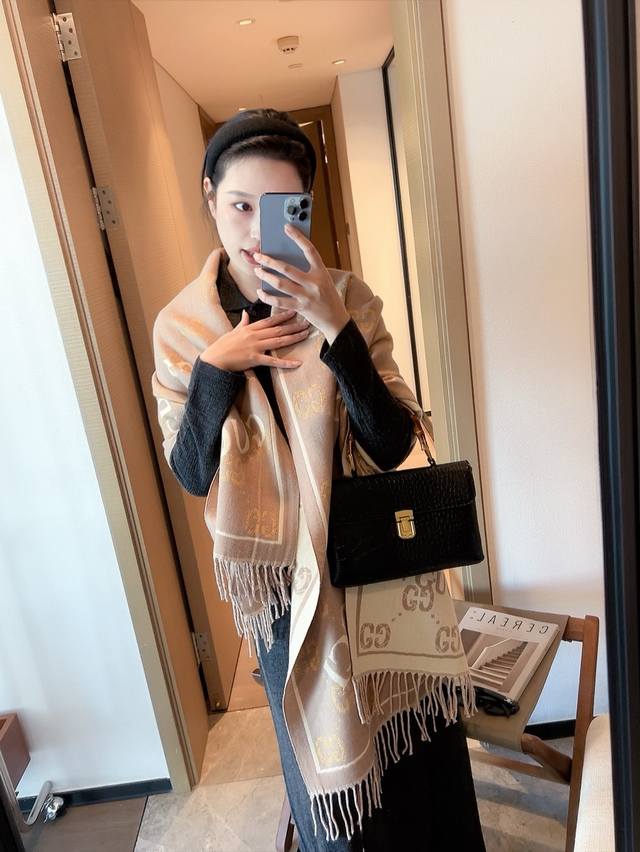 The new three-color core-spun yarn will never go out of style. Everyone who buy