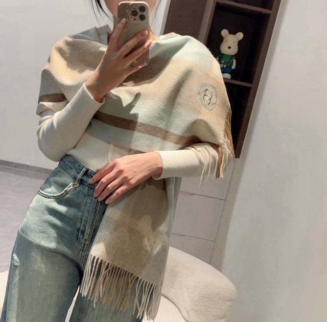 Chanel Chanel's rare gentle color combination is highly recommended for its high