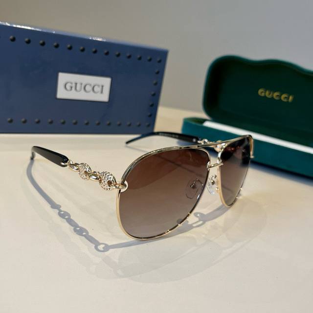 Gucci's new women's sunglasses Large frame three-dimensional face-modifying Retr