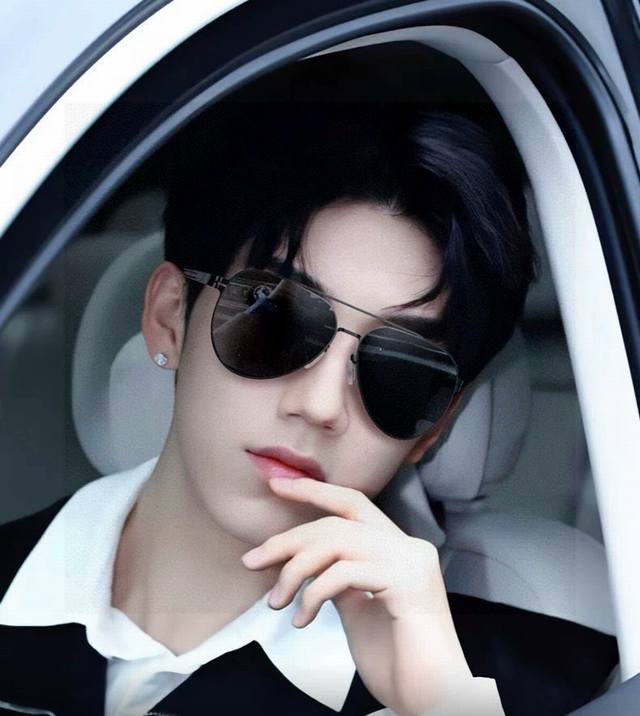 Gucci 2025 new men's and women's couple's sunglasses, polygonal, IP-plated, neve