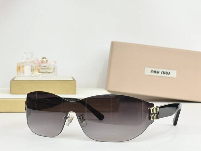 Miu Mi* Mod: Smu69W Size: 66 ports 17-135