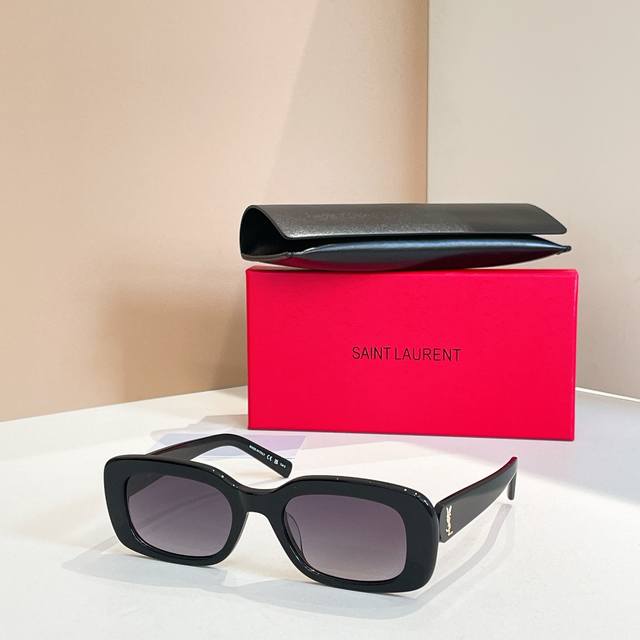 saint Lauren*Model: Sl M130 Fsize: 53 ports 21-145