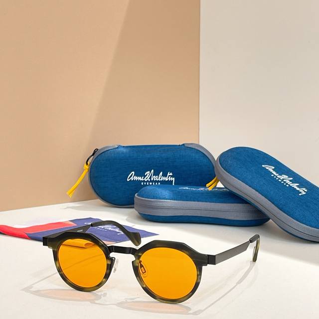 anne & Valentinmodel: Orsonsize: 46 mouth 25-145