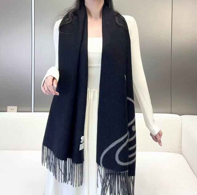 Original quality! Saturn, the favorite of British punk godmother Vivienne Westw