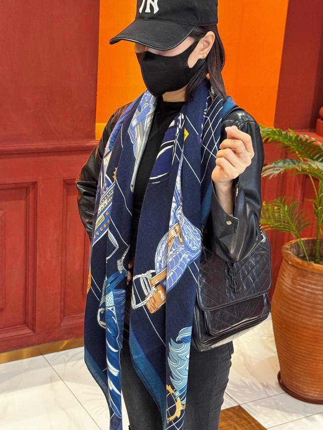 "Saddle World" 140mm silk and wool square scarf, double-sided, same color. . Ha