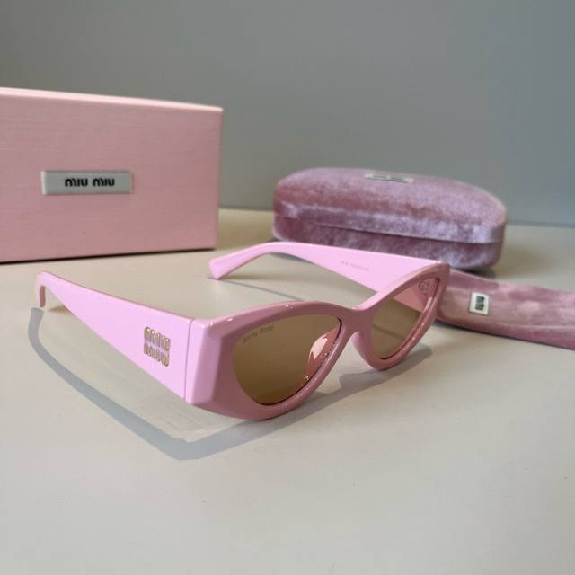 Miumiu cat-eye sunglasses, exquisite Miumiu small logo, recommended by major int