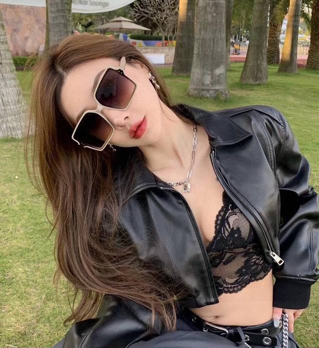 Tr Nylon Polarized Series Lv Large Frame Sunglasses. Classic square frame design