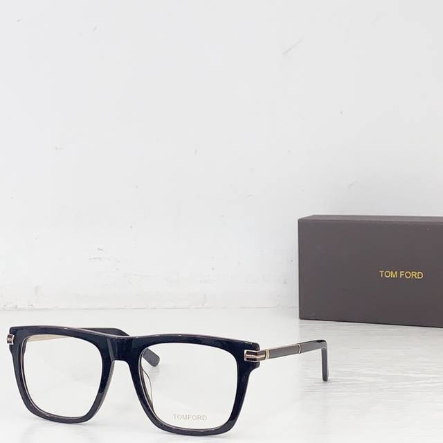 Tom For* Model: Tf1185 Size: 54 ports 21-145