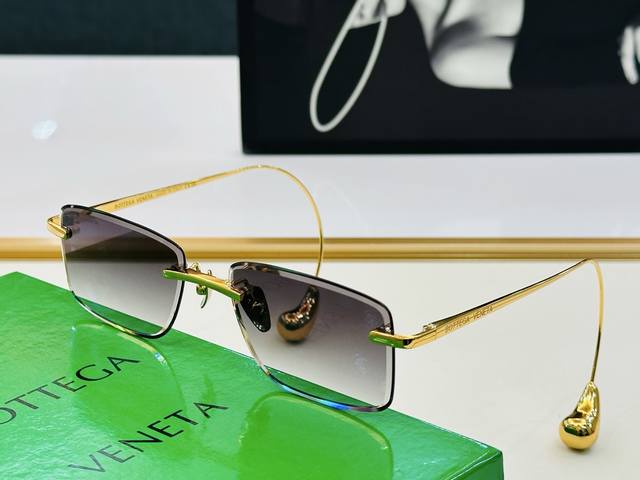 Just arrived Bottega Veneta Bv1699La Size: 56 mouth 17-145 The real thing is mo