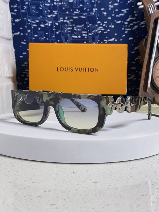 Louisvuitton 2025 new Lv sunglasses for men and women universal square frame UV
