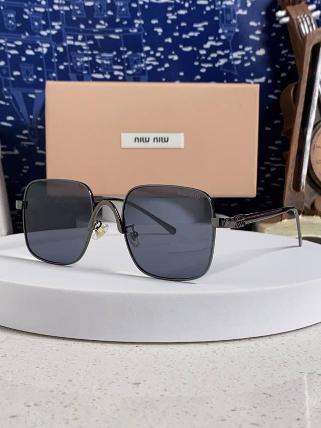 Miumiu Miu Miu 2025 new summer fashion metal square large frame sunglasses plain