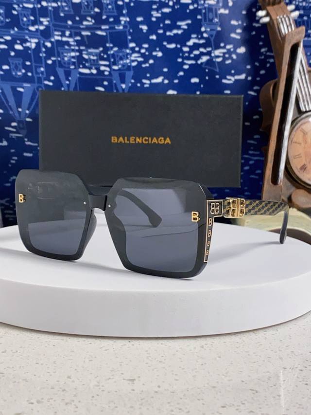 Balenciaga Paris family 2025 new B house European and American retro large frame