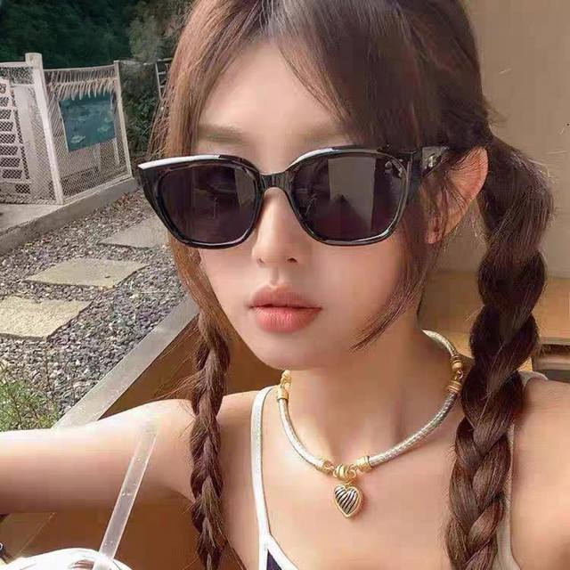 Gentle Moster Gm 2025 new Korean fashion square frame sunglasses for women, high