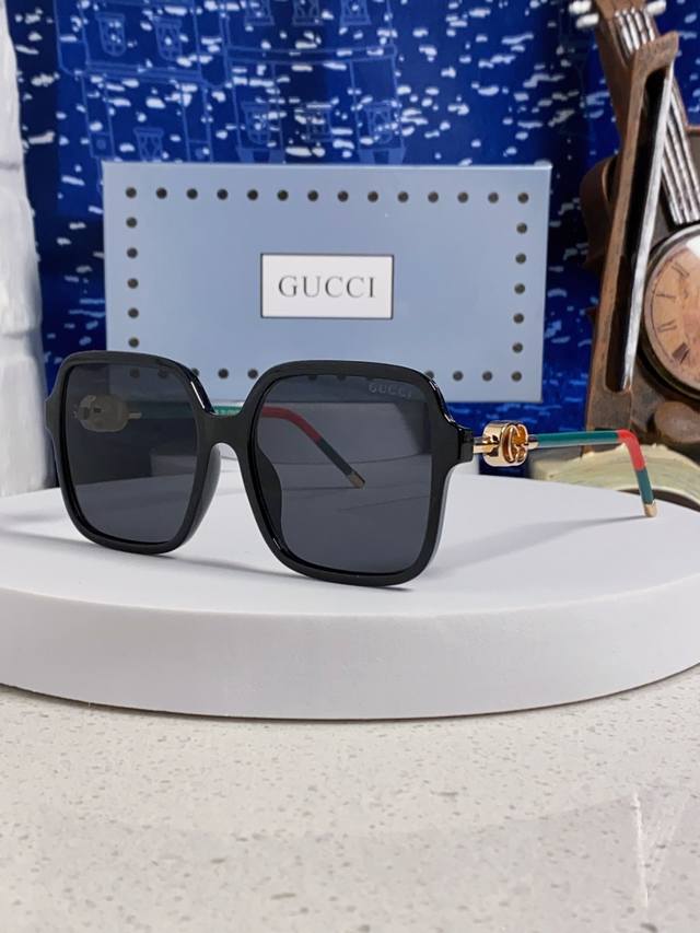 Gucci 2025 new fashion retro personality comfortable square frame avant-garde me