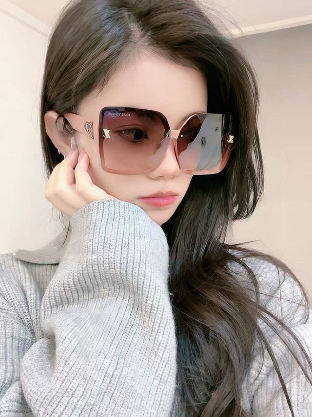 Lv large-frame sunglasses. Classic square frame design, not picky about face sha