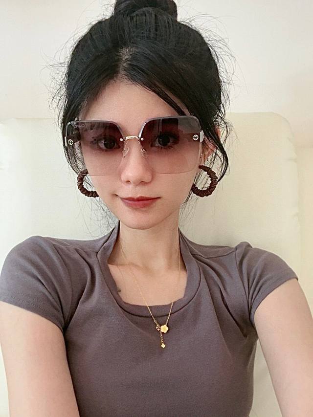 Gucci 2025 Spring New Trendy Hot Style Fashion Square Frame Sunglasses High Qual