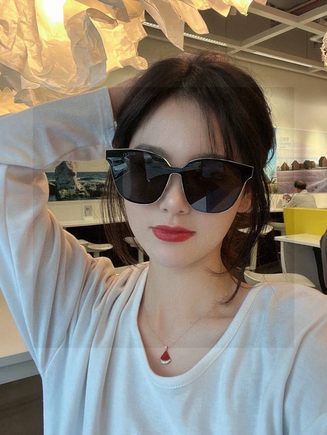 One-piece mirror Gucci 2025 new spring one-piece mirror large-frame sunglasses