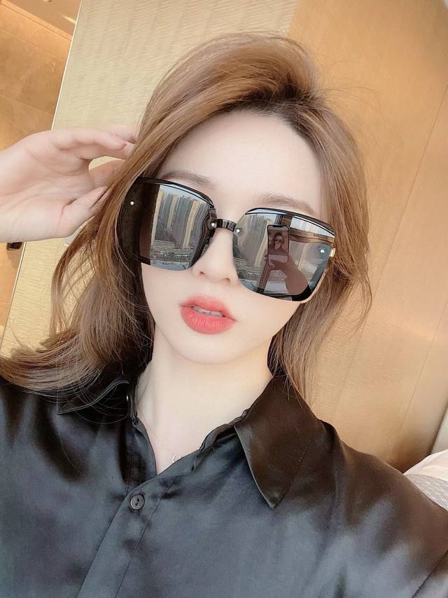 Chanel 2025 new trendy and fashionable square frame sunglasses, comfortable to w