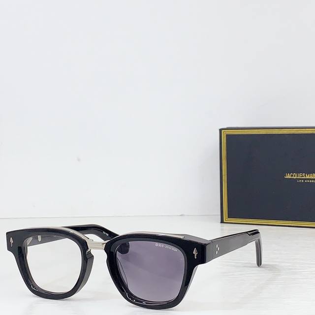 Sun-bleached Jacques Marie Ma* Model:Angeles Jules Size