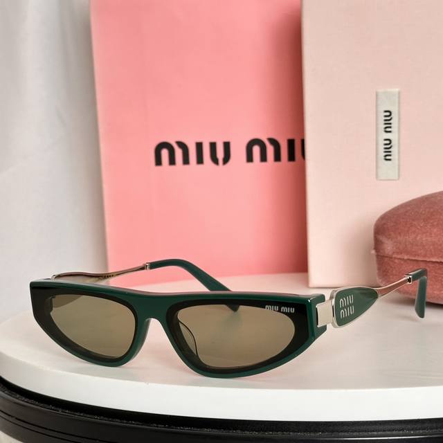 Miu Mi*Model: Mu1707Lvsize: 53 ports 19-142