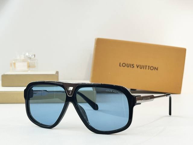 Louis Vuitto* Model: Z1900U Size: 63 ports 10-145