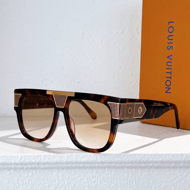 Louis Vuitto* Model: Z2008U Size: 56 ports 16-153