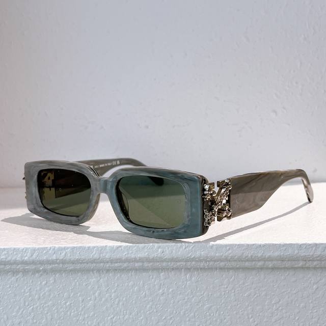 Off White Model:Oer1098F Size: 51 ports 20-145