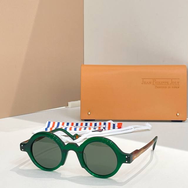 jean philippe Jolymodel:Open Your Mind Optical, Sun, Box 15