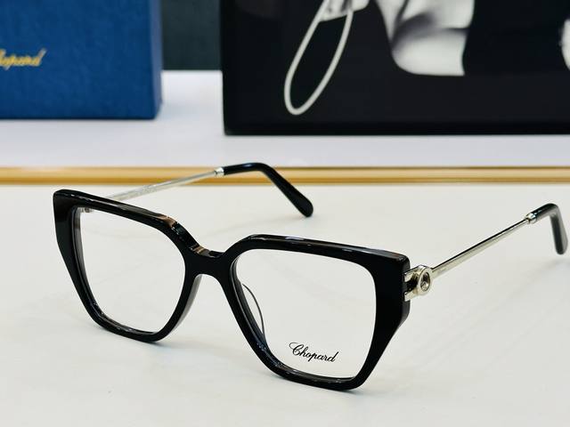 Original Chopard Model: Vch380S Size: 54 port 17-145 with modern and stylish des