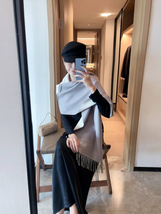 Loewe's super beautiful new mohair scarf! Highly recommended! Great quality! Lo