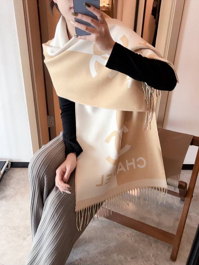 Chanel A rare Chanel piece with a gentle color scheme. Super infatuated with its