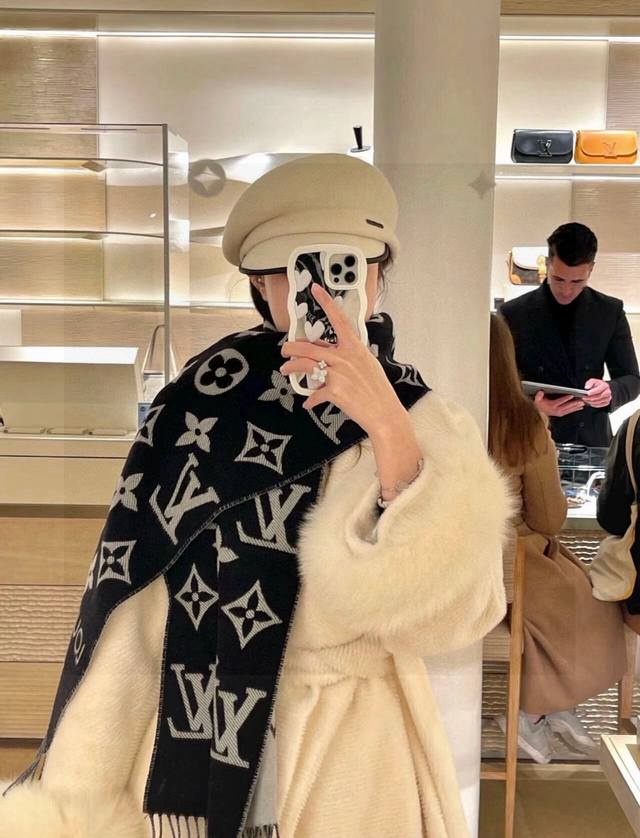 The precious Dragon Lv Essential scarf celebrates the Lunar New Year with a sig