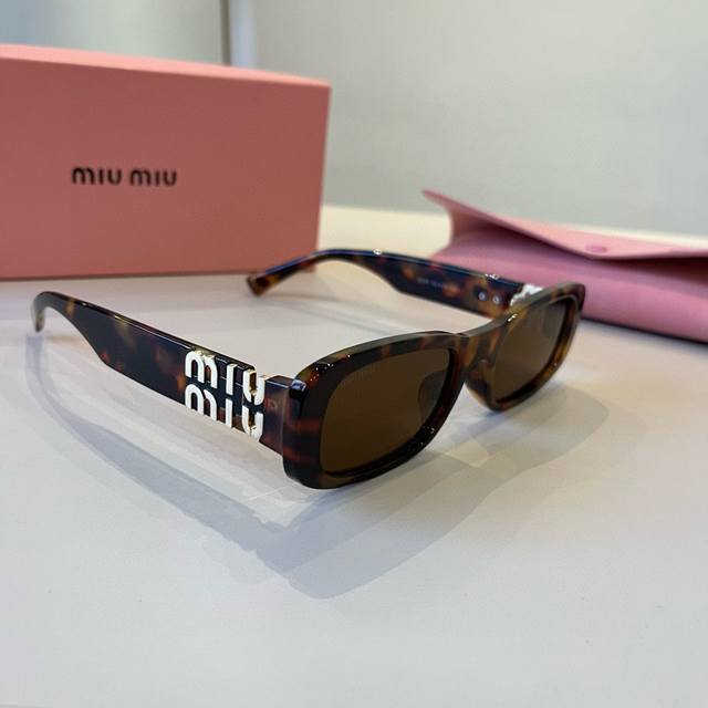 Miumiu Miu Miu sunglasses sweet and cool modern girl look over here really got i