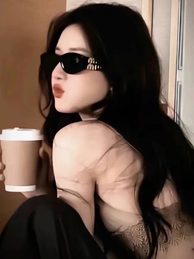 Miumiu Xiaohongshu Zhao Lusi same style Ins style black kitten eye letter sungla