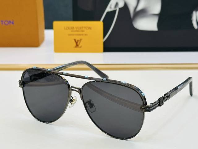 Louis Z2018U Size: 61 mouth 14-145 Vibrant and unique personality show your gene