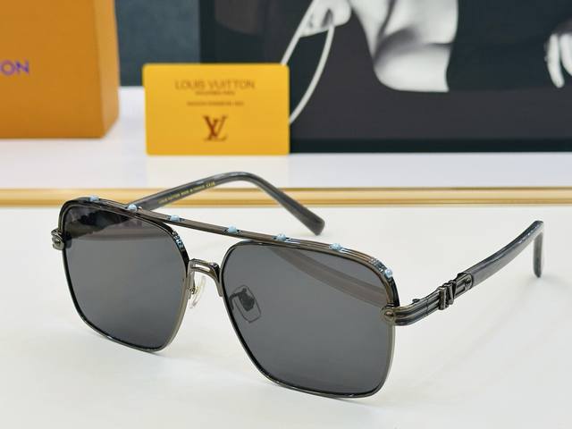 Louis ZU Size: 61 mouth 14-145 Vibrant and unique personality show your generosi