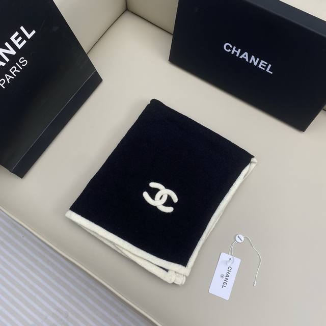 Heavy handwork, time-consuming and labor-intensive. Limited edition. Black and w