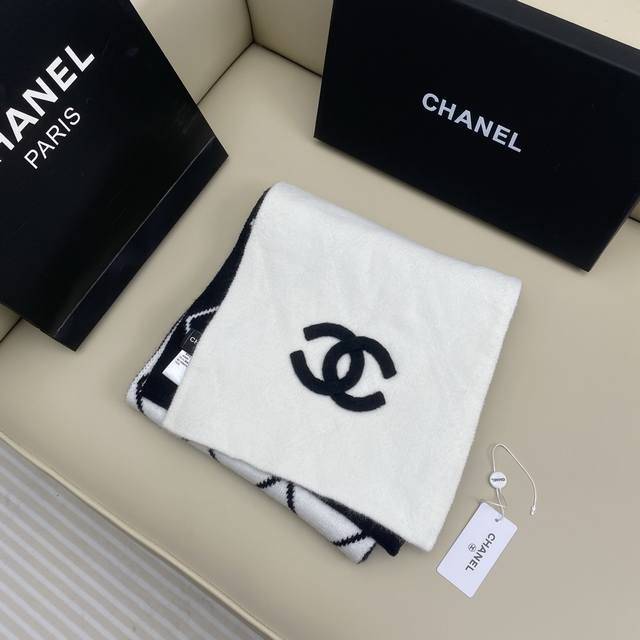 Chanel Chanel three-dimensional double C classic diamond design double-sided dif